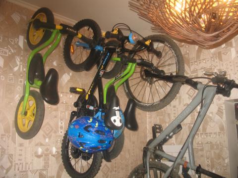 Велосипеды на стене